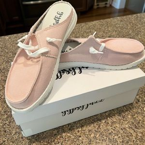 NWT Women’s light pink slip on mule. Memory foam bottom